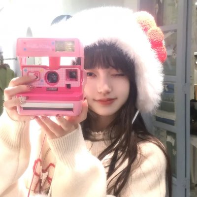 戴流苏耳环的少女